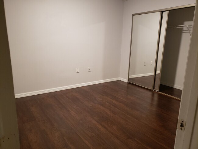 Building Photo - 445 Fountainhead Cir