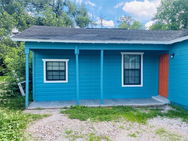Building Photo - 7547 Laura Koppe Rd
