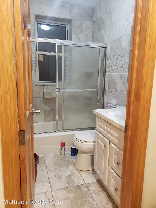 Building Photo - 527 40th St