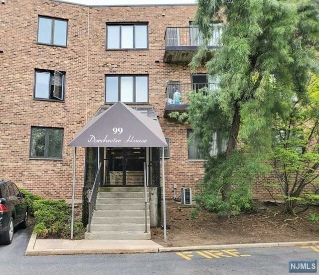 Building Photo - 99 Teaneck Rd