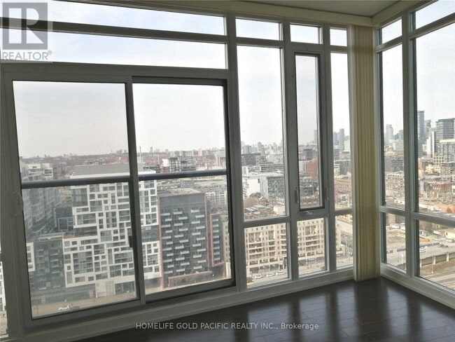 Building Photo - 170 Fort York Blvd