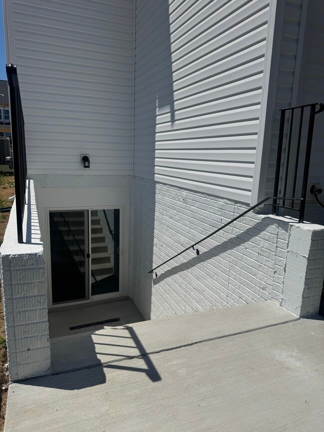 Foto del edificio - 402 Meadow Creek Dr