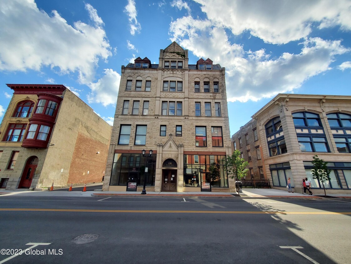 Primary Photo - 130 Remsen St