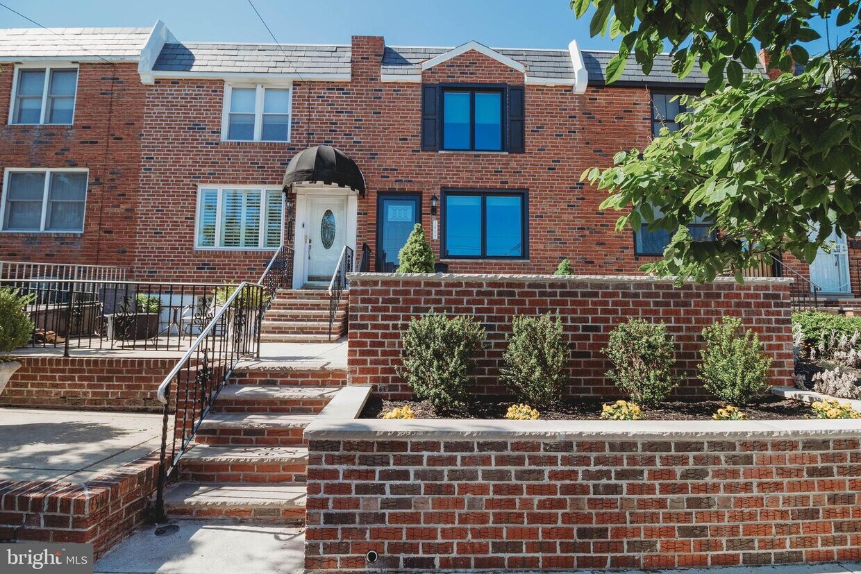 Primary Photo - 1628 Packer Ave