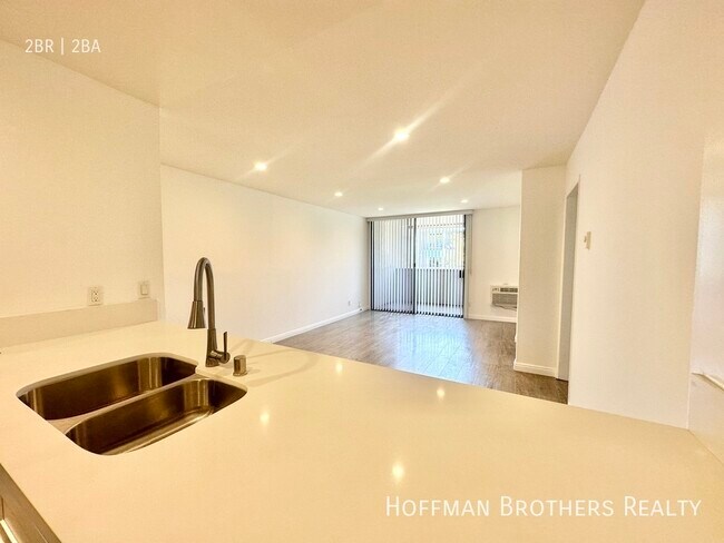 Building Photo - 724 N West Knoll Dr West Hollywood, CA 90069