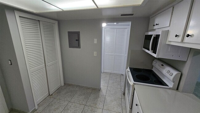 Foto del edificio - 16800 NE 15th Ave