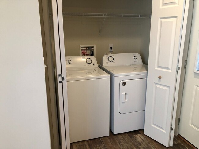 Building Photo - 3 Bedroom/2 Bath Duplex - Gray TN