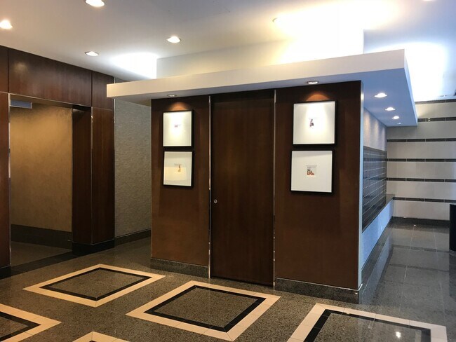 Foto del edificio - 2  Bedrooms and 1 bath River North Apartment