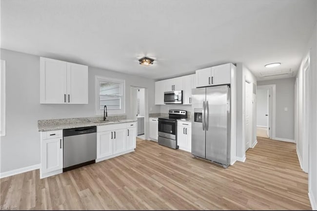 Building Photo - 2810 Roanoke Ave