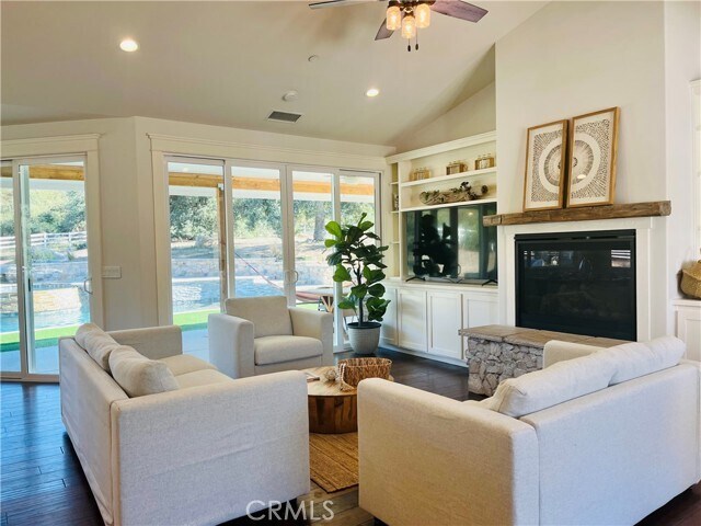 Building Photo - 41260 Deanna Ranch Rd
