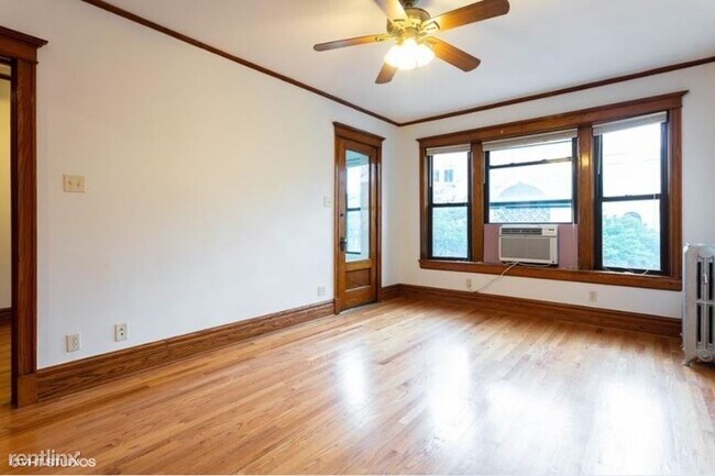 Building Photo - 3 br, 1 bath Condo - 1443 E 53rd St
