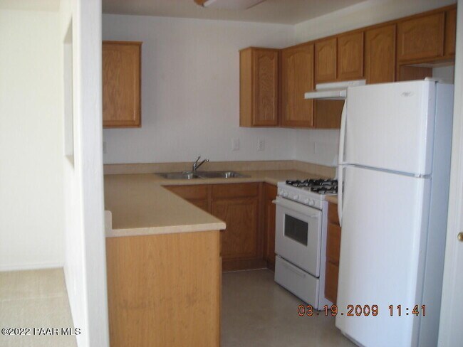 Building Photo - 9476 E Lakeshore Dr