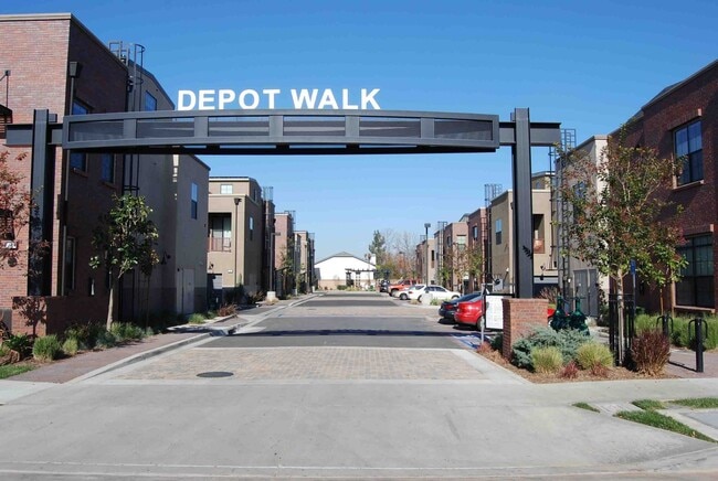Photo - 3 Bedroom 3 Bath Townhouse Style Condo at Depot Walk in Orange