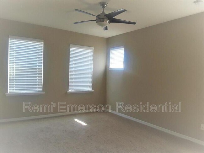 Foto del edificio - 8161 Laureate Blvd