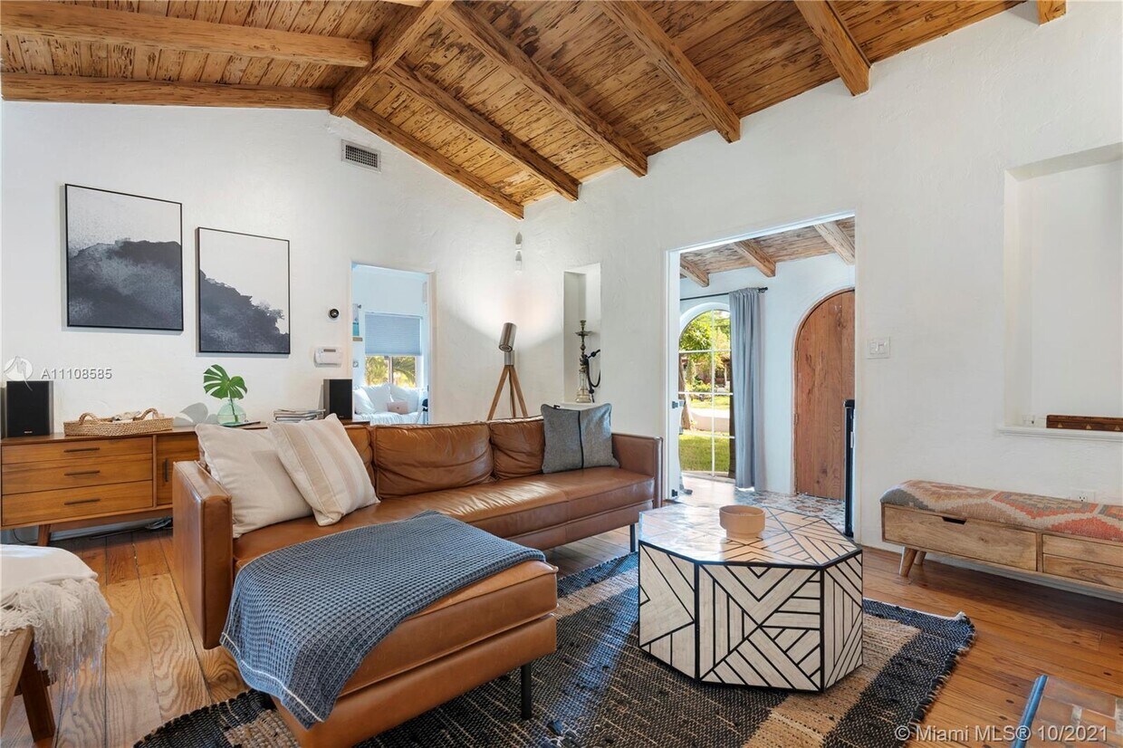 Foto principal - 631 NE 87th St
