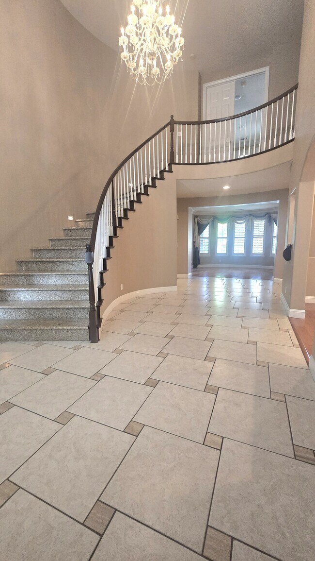 Building Photo - 2537 Deauville Cir