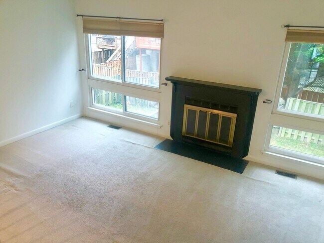 Foto del edificio - Cozy 3 BR/3.5 BA Townhome in Greenbelt!