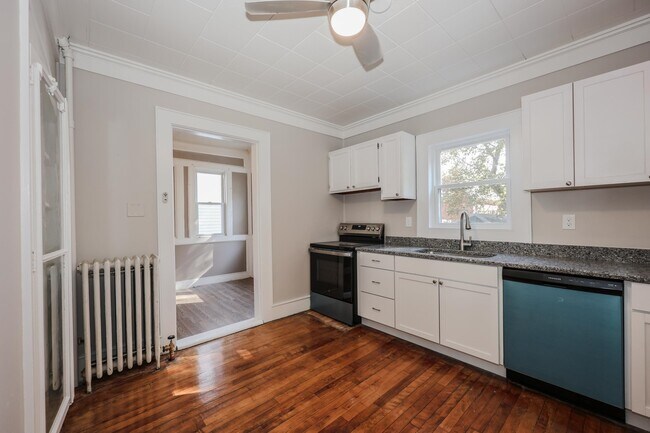 Building Photo - 107 Arlington St