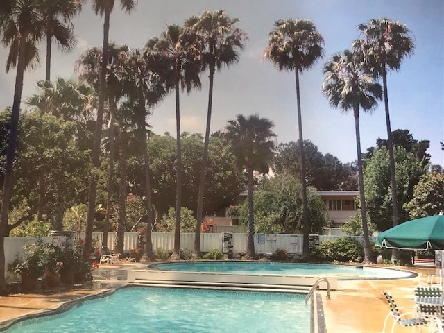 Photo - 289 S Barrington Ave (Los Angeles, CA) Apartment
