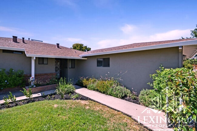 Building Photo - Beautiful, 3BD/2BA, Home available in Sacr...