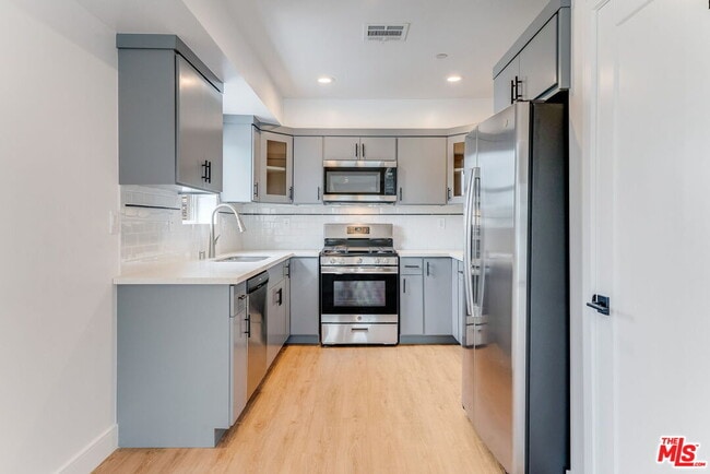 Foto del edificio - 1802 1/2 S Highland Ave