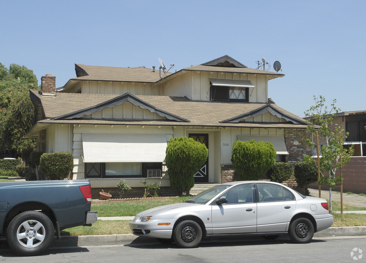 Building Photo - 308 N 1st St