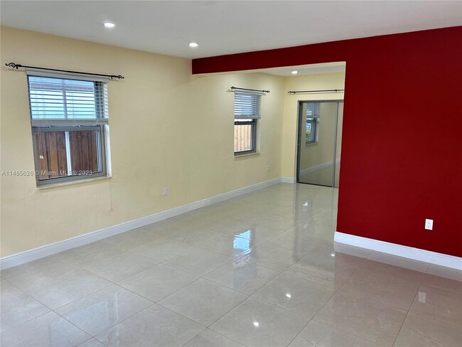 Foto del edificio - 101 SW 67th Ct