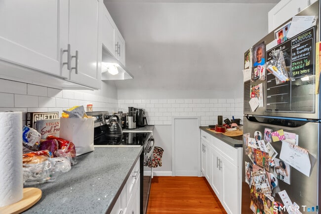 Foto del edificio - 100 Brownell St