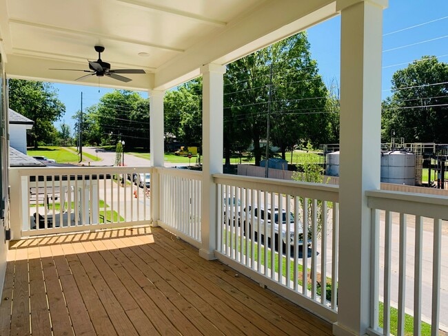Building Photo - 1304 Brownwood Ave