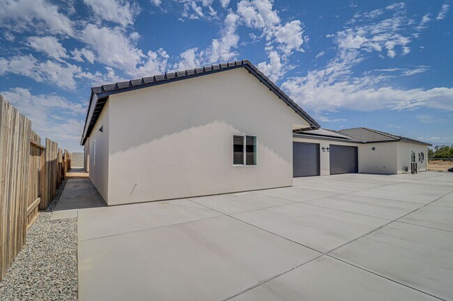 Foto del edificio - 5212 Hawkwatch Ln