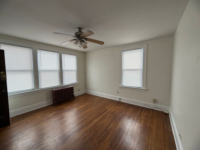 Foto del edificio - 6611 Kennedy Ave