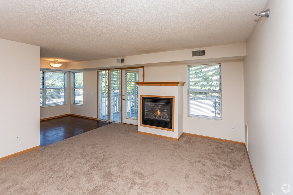 Sun Lake & Sun Lake Woods Apartments in Chaska, MN