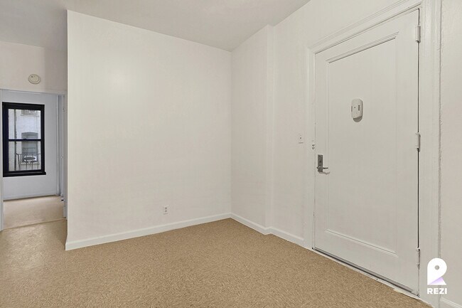 Building Photo - 720 W 172nd St