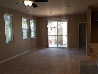 Foto del edificio - Well Maintained, spacious 3 bedroom single family home nestled in a great neighborhood in Rosevil...