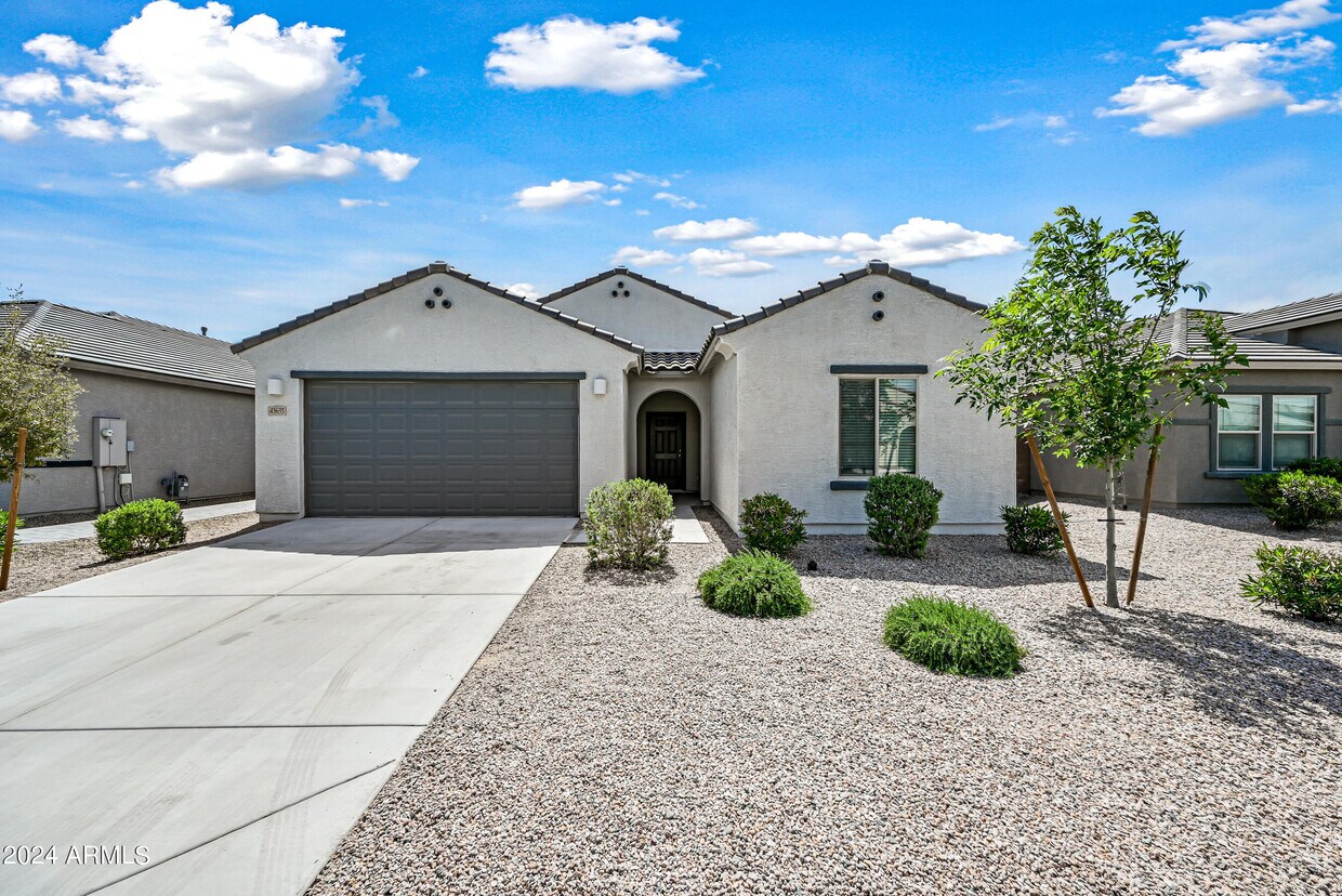 Primary Photo - 43635 W Mescal Dr