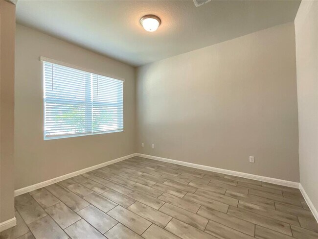 Building Photo - 117 Broken Oak Dr