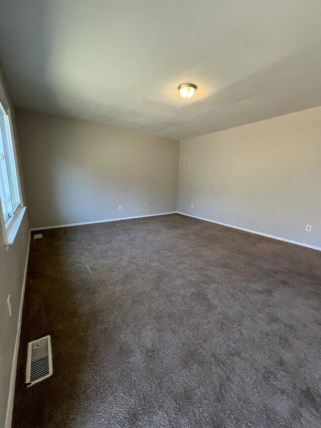 Building Photo - 406 Turkey Hill Dr