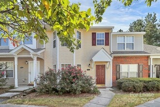 Building Photo - 915 Par One Ct