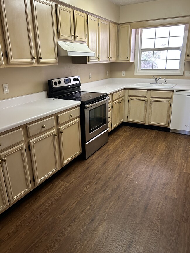 Building Photo - 1033 DeKalb St