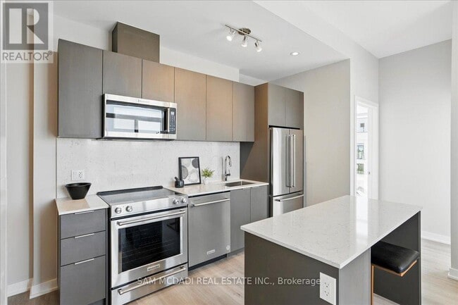 Photo du bâtiment - 760-760 Whitlock Ave