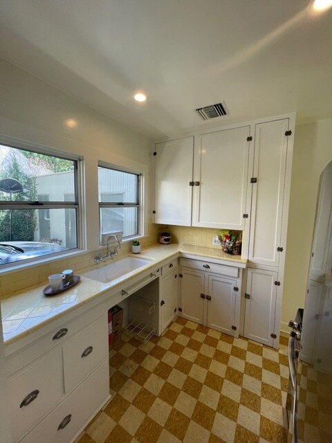Kitchen - 1282 N Hudson Ave