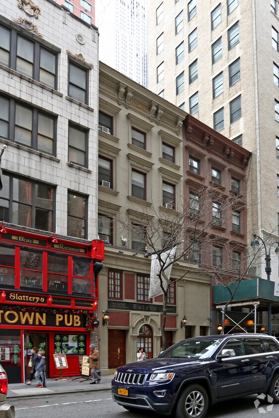 Building Photo - 6 E 36th St