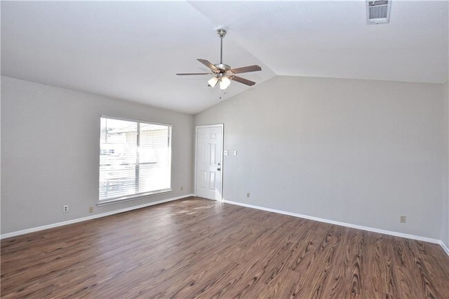 Building Photo - 8808 Pineridge Dr