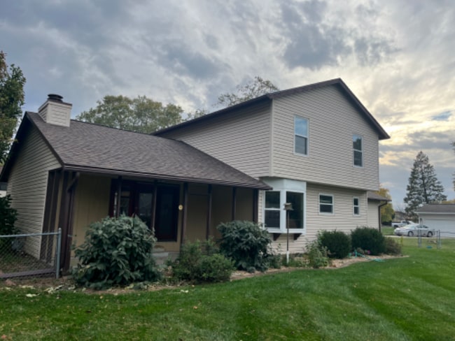 Building Photo - 128 White Pine Ave