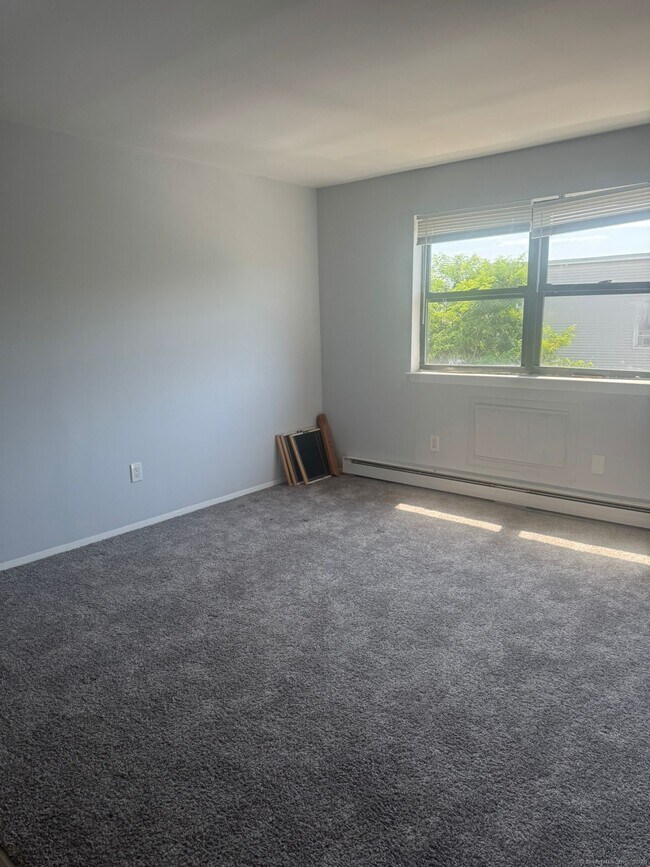 Foto del edificio - 217 Hollister Ave