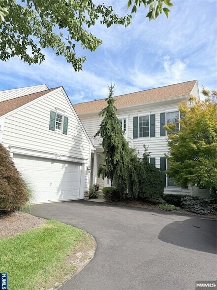 Building Photo - 120 White Pine Ct