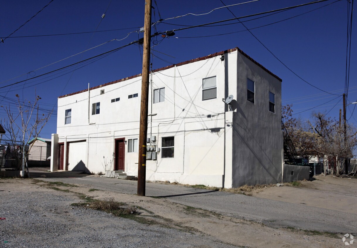 Building Photo - 15563-15575 5th St