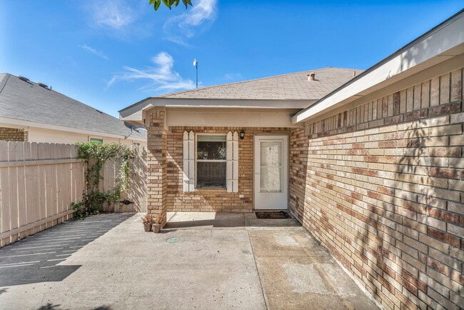 Building Photo - 710 Claremont Pky