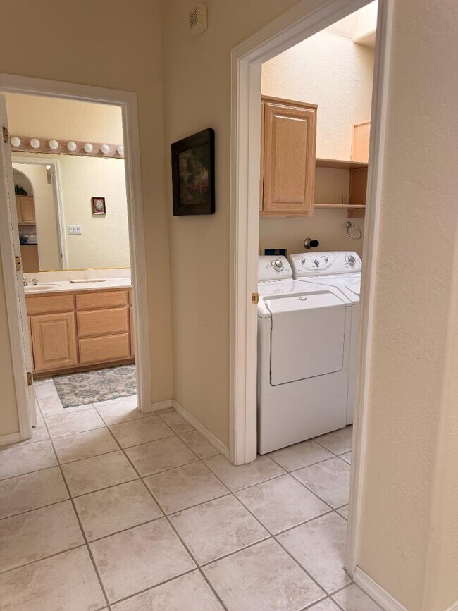 Foto del edificio - 711 Tramway Pl NE