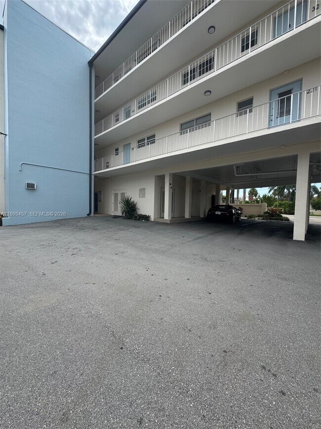 Foto del edificio - 1967 S Ocean Blvd